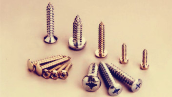 三角自攻螺釘?shù)奶攸c有哪些？