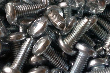 三角螺釘斷裂原因？材料質量差是常見原因！